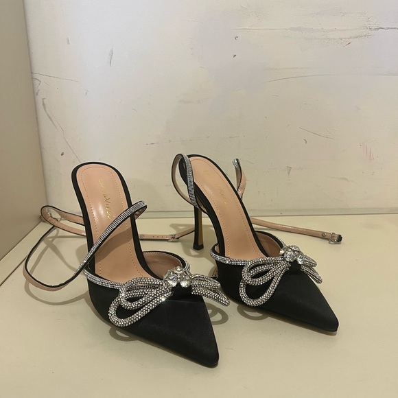 Rhinestone bow heels - never worn - Picture 2 of 3
